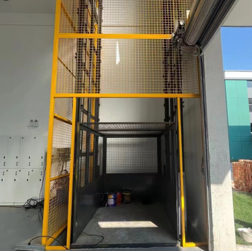 烟台导轨式升降机助力物流园破解运输难题